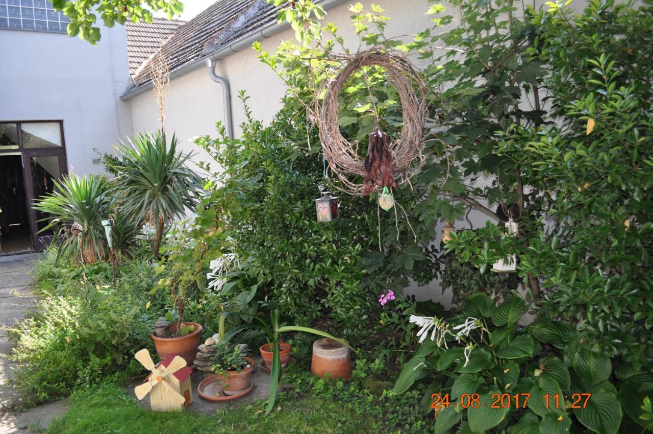 Ferienherbergen S & J Zeisz Podersdorf am See Exterior foto
